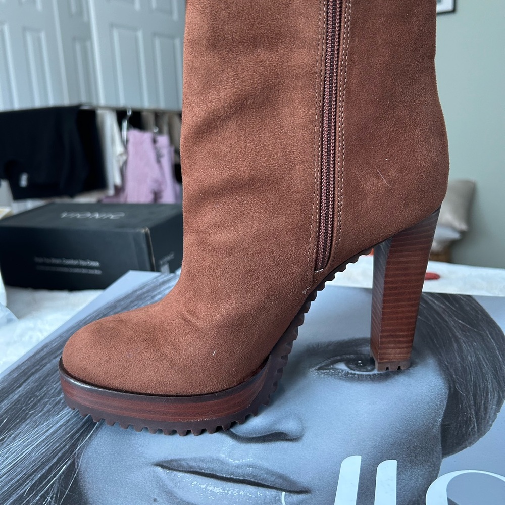 Brown Heeled Boots with Suede Finish and Block Heel